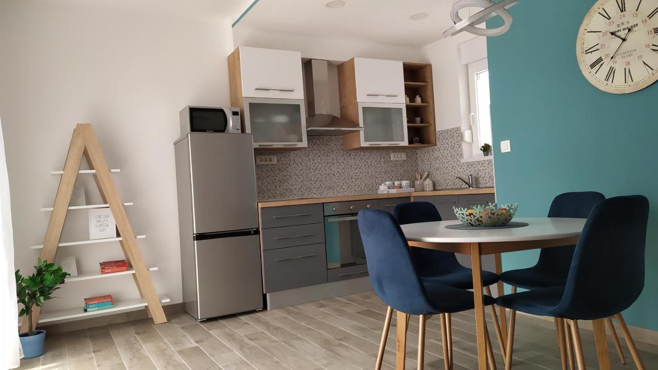 Urban Apartment Vukic โตรกีร์ ภายนอก รูปภาพ